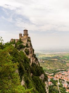 Превью обои замок, скала, кусты