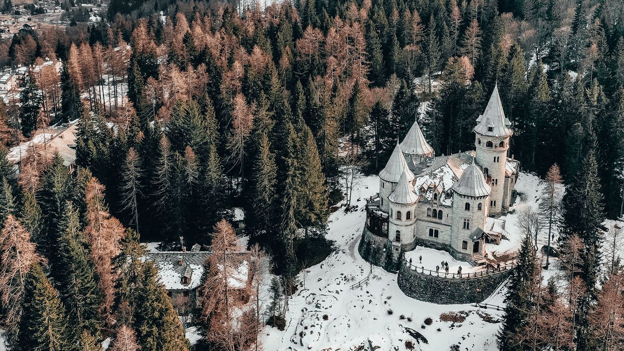 Обои замок, вид сверху, зима, снег, деревья, лес, италия