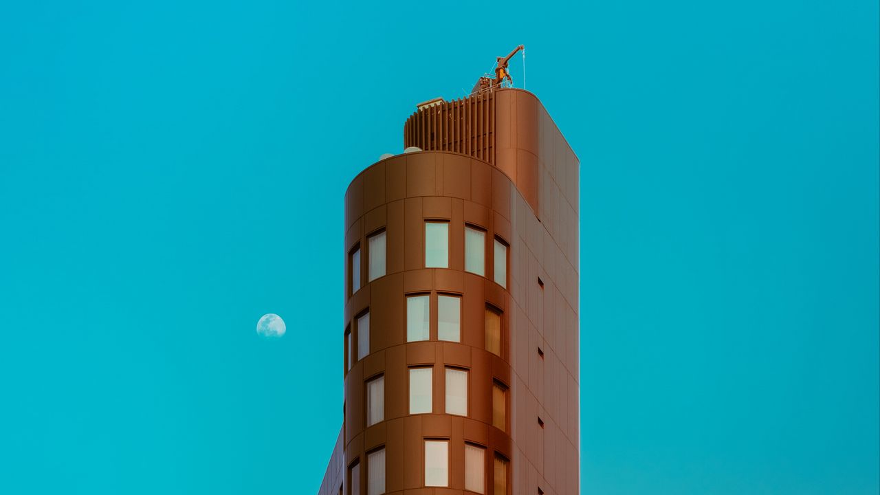 Обои здание, архитектура, небо, луна, минимализм