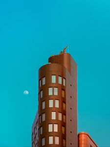 Превью обои здание, архитектура, небо, луна, минимализм