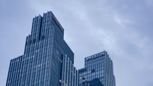 Превью обои здание, архитектура, небоскреб, облака