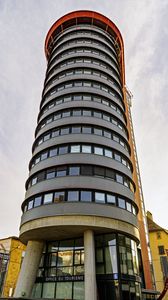 Превью обои здание, архитектура, окна, облака
