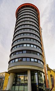 Превью обои здание, архитектура, окна, облака