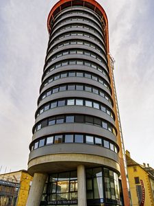 Превью обои здание, архитектура, окна, облака