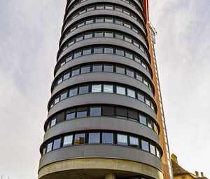 Превью обои здание, архитектура, окна, облака