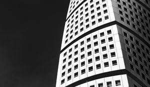 Превью обои здание, архитектура, окна, черно-белый