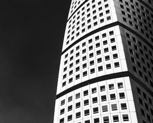 Превью обои здание, архитектура, окна, черно-белый