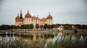 Превью обои здание, архитектура, озеро, деревья