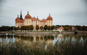 Превью обои здание, архитектура, озеро, деревья