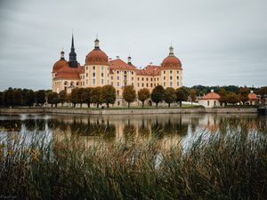 Превью обои здание, архитектура, озеро, деревья
