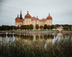 Превью обои здание, архитектура, озеро, деревья