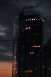 Превью обои здание, архитектура, сумерки, темный