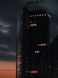 Превью обои здание, архитектура, сумерки, темный