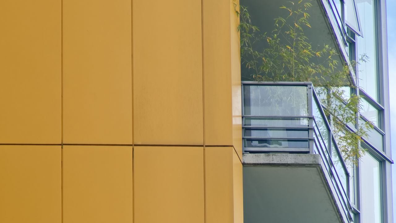 Обои здание, балконы, желтый