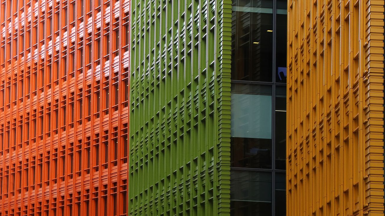 Обои здание, фасад, архитектура, зеленый, окна