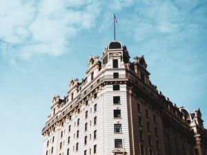 Превью обои здание, фасад, архитектура, небо