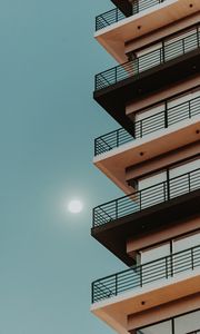 Превью обои здание, фасад, архитектура, луна, ночь