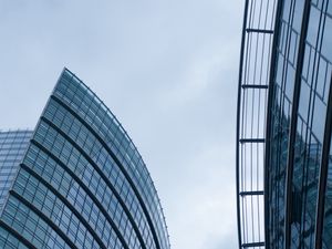 Превью обои здание, фасад, архитектура, отражение, современный, небо