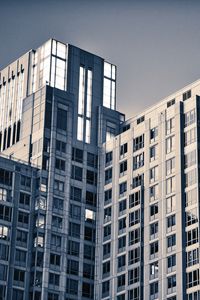 Превью обои здание, фасад, архитектура, черно-белый