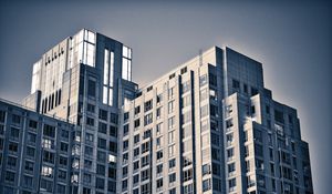 Превью обои здание, фасад, архитектура, черно-белый