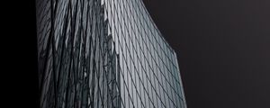 Превью обои здание, фасад, стекло, отражение, темный