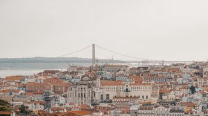 Превью обои здание, город, мост, архитектура, крыши
