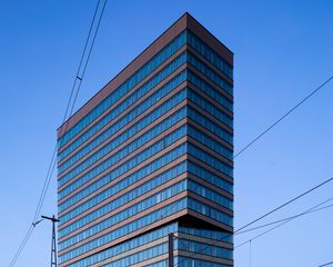 Превью обои здание, город, железная дорога, современный
