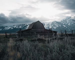 Превью обои здание, горы, ферма, деревянный, старый