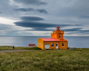 Превью обои здание, маяк, море, трава