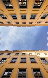 Превью обои здание, небо, архитектура, перспектива, вид снизу
