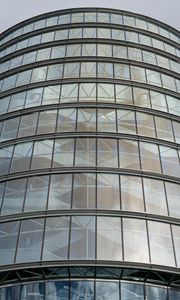 Превью обои здание, окна, стены, облака, город, архитектура