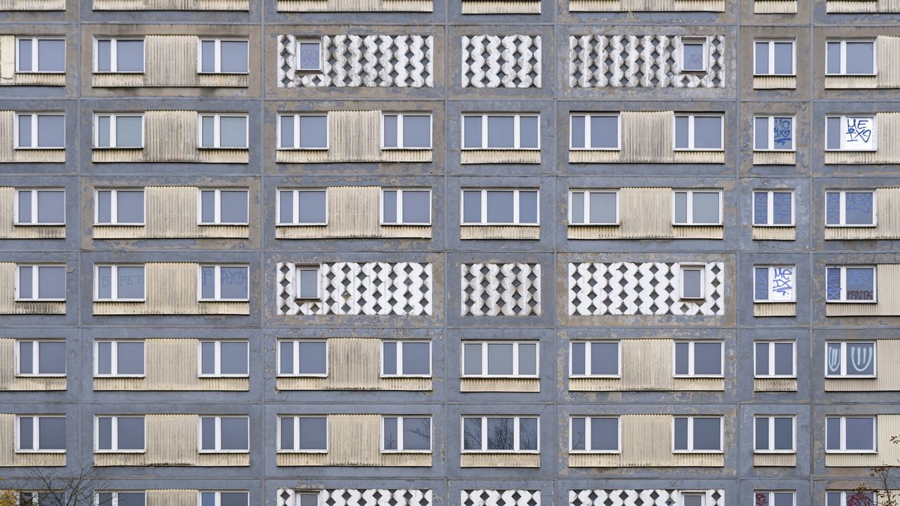 Обои здание, окна, узор, текстура, граффити