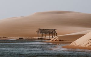 Превью обои здание, побережье, песок, вода, небо