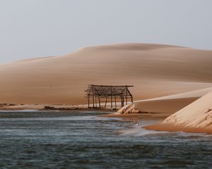 Превью обои здание, побережье, песок, вода, небо