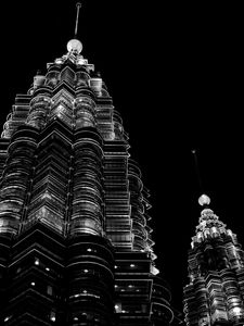 Превью обои здание, подсветка, чб, архитектура