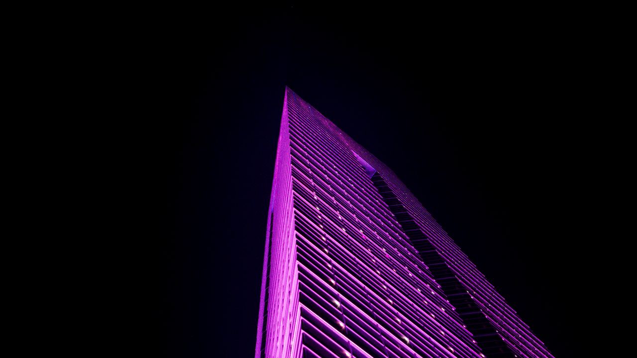 Обои здание, подсветка, грани, фиолетовый