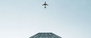 Превью обои здание, самолет, небо, минимализм
