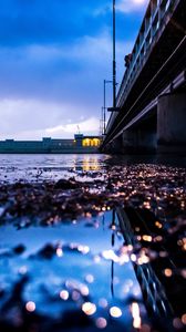 Превью обои здание, свет, море, мост
