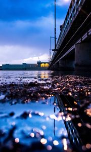 Превью обои здание, свет, море, мост