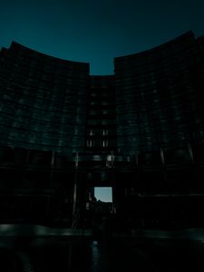 Превью обои здание, темный, архитектура, город, строение