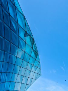 Превью обои здание, вид снизу, архитектура, стекло, небо, синий