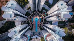 Превью обои здание, вид сверху, бассейн, город