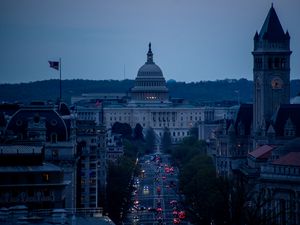 Превью обои здания, архитектура, город, вечер