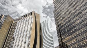 Превью обои здания, архитектура, небоскребы, вид снизу, серый