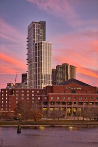 Превью обои здания, архитектура, окна, небоскребы, фасад, река