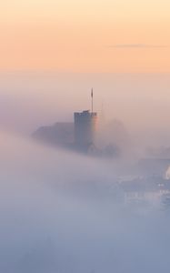 Превью обои здания, архитектура, туман, облака