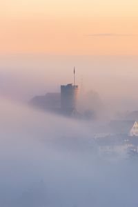 Превью обои здания, архитектура, туман, облака
