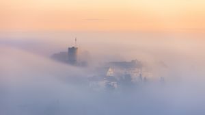 Превью обои здания, архитектура, туман, облака