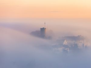 Превью обои здания, архитектура, туман, облака