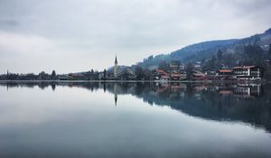 Превью обои здания, башня, отражение, озеро